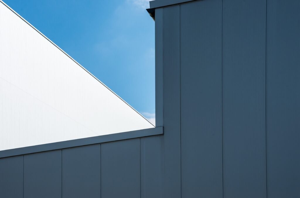 low-angle-shot-white-building-with-clear-blue-sky